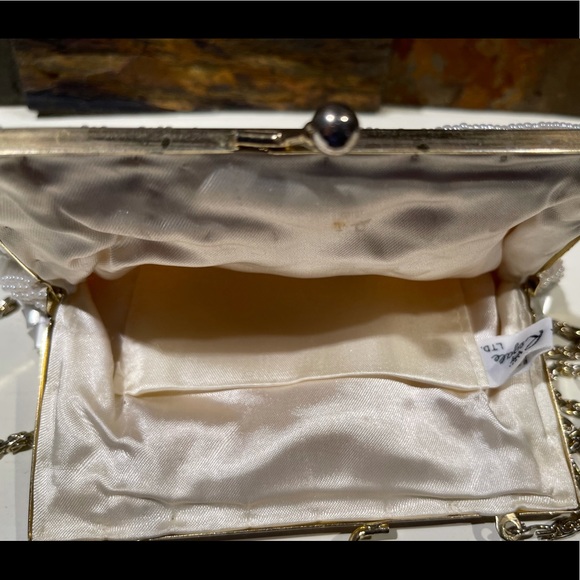 Vintage Women’s cream small sequined/beaded clutch - Picture 3 of 3
